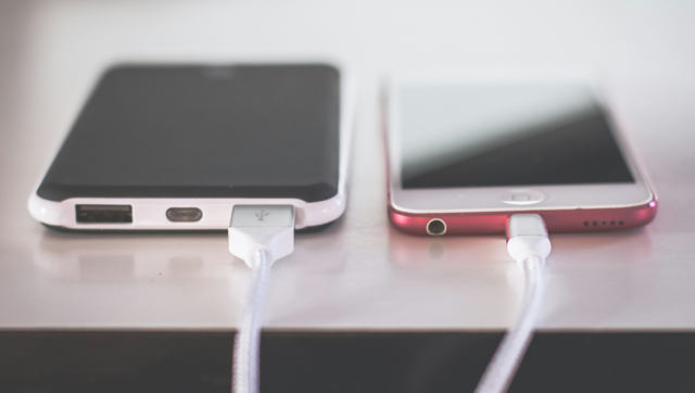 Telefone werden aufgeladen